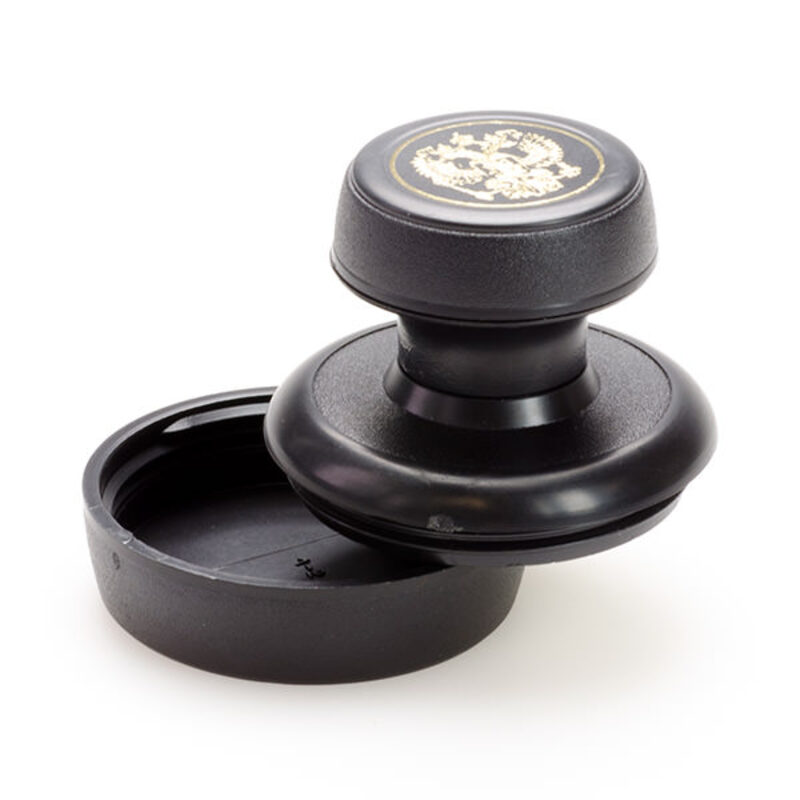 Ручная пластиковая оснастка со скотчем.